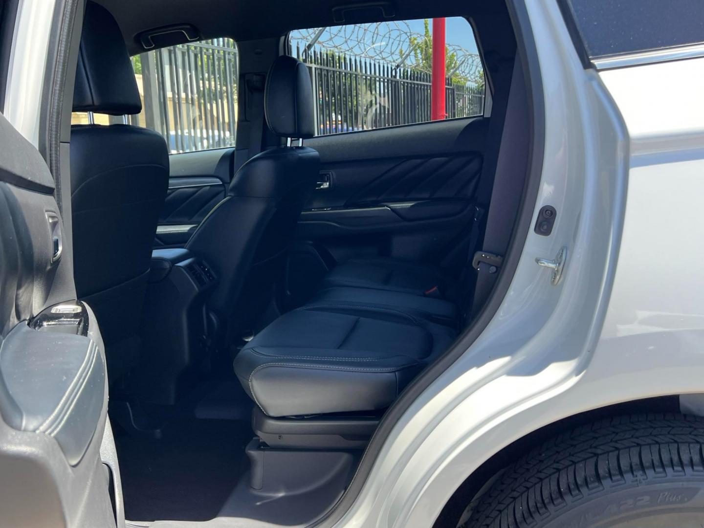 2020 WHITE /BLACK Mitsubishi Outlander PHEV (JA4J24A52LZ) , located at 744 E Miner Ave, Stockton, CA, 95202, (209) 944-5770, 37.956863, -121.282082 - PLUS TAXES AND FEES - Photo#6